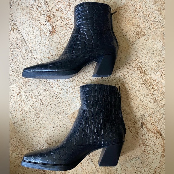 VINCE CAMUTO Black Croco Crocodile Patent Leather Boots Size 9 - Picture 3 of 11